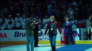 Canadian Olympic Gold Medal Winners Honoured - Fans Sign "Oh Canada" - Mar 13th 2010 (HD)