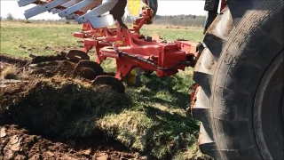 Ploughing Pottinger Servo Nova 25 Three furrow slowmo, Straupe, Latvia, 2014