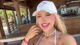 La Barbie se va de viaje con un millonario