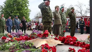 Возложение цветов к Вечному огню 9 мая 2022 г  Маркс