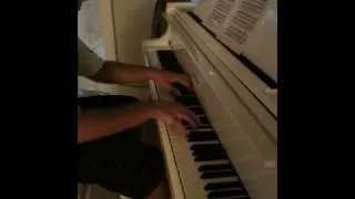 Hovo playing the Piano