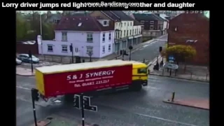 Lorry driver jumps red light before killing mother and daughter