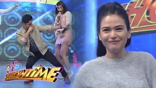 It's Showtime: Carlo and Bela dance to "Taga-Saan Ka" Challenge