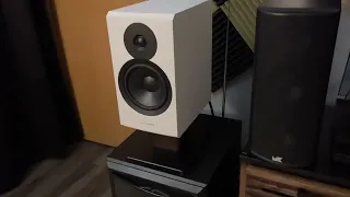 Dynaudio emit 20 sound demo