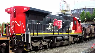 CN EMD SD40-3 and GE C40-8 Pulling Iron Ore Cars