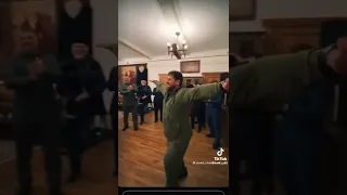 Кадыров танцует лезгинку, когда узнал что батальон Азов уничтожен в Мариуполе.Подпишись тут новости.
