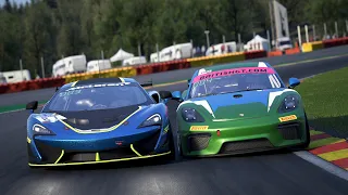 Классная гонка борьба до самого финиша в классе GT4 в Assetto Corsa Competizione.