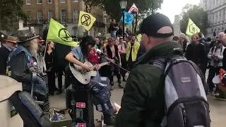 Cam Cole, el rockero de una sola banda.