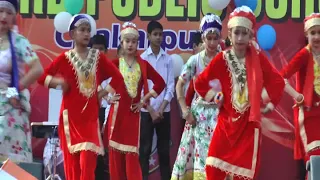 Zeba Bakhtiar Hit Song - Naar Dana Anar Dana - Henna (HD)(1991) dance performance by school  girls