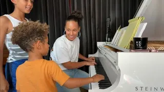 Alicia Keys - Piano Lessons 🎹