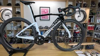 Les nouveaux PINARELLO F7 et F9 2024 présentés à L'OFFICINA