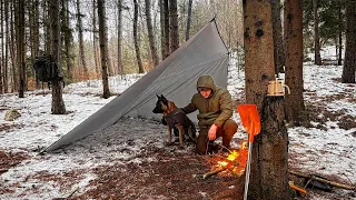 SOLO WINTER BUSHCRAFT CAMPING - Minimalistic Tarp Overnight in Extreme Cold Weather