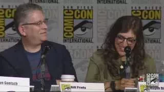 The big bang theory 2015 Mayim Bialik about kissing Jim Parsons with Kunal Nayyar at Comic Con