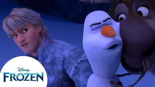 Olaf Se Encuentra con Marshmallow | Frozen