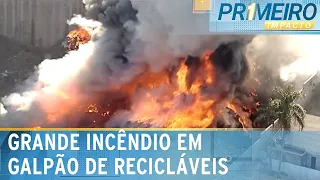 Incêndio atinge depósito de material reciclável na zona leste de SP | Primeiro Impacto (02/05/24)