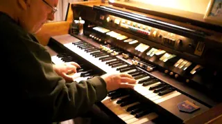 Mike Reed plays "Cantique de Noël" on the Hammond Organ