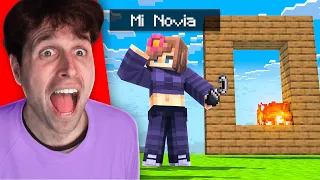 MI NOVIA JUEGA MINECRAFT POR PRIMERA VEZ!