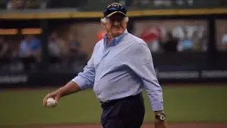 Bob Uecker honored at Miller Park during 'Major League Night'