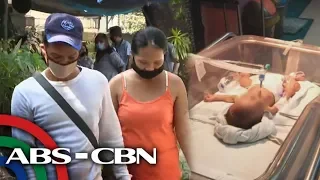 Mag-asawa, 2 oras naglakad pauwi dala ang labi ng kanilang sanggol mula sa ospital | TV Patrol