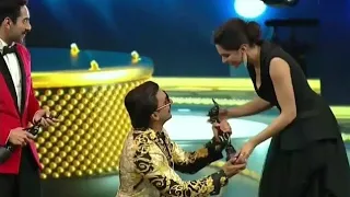 Ranveer Singh Emotional Moment Getting Best Actor Award From Deepika Padukone