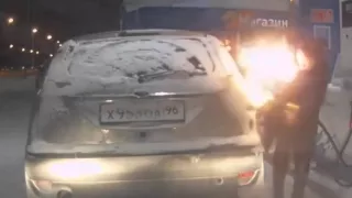 Женщина в Сургуте на заправке подожгла свой автомобиль