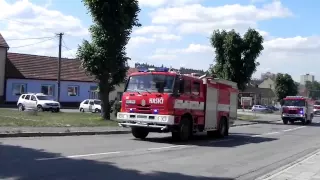 Průjezd kolony městysem Jedovnice na požár lesa u obce Bzenec