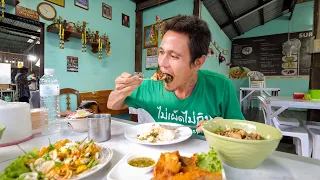 Day 1 in Sukhothai, Thailand - Dinner in Old Wooden House!