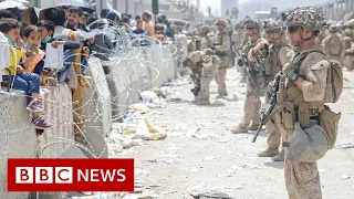 Seven died in the crowds outside Kabul airport  - BBC News