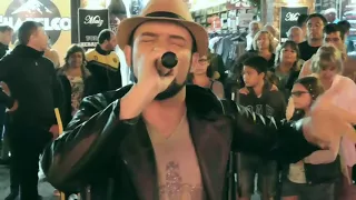 Vídeo: Cuando te encuentras cantantes callejeros mejores que muchos que salen en la tele