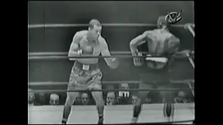 Ezzard Charles vs Joe Louis Full Fight Classic Sports | New York.1950. Joe well past his best.