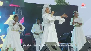 Tope Alabi leads God's people to worship at PRAISE THE ALMIGHTY 2022