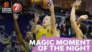 7DAYS Magic Moment of the Night: Luke Sikma with a massive slam!