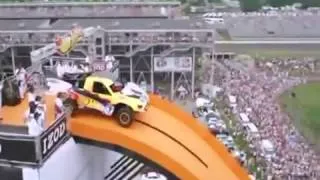 Record mundial del salto más largo con coche
