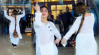 Jave Kachiyan Ghariyan , Chahat Baloch Dance Performance Mandi Bahauddin Show 2023