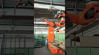 Cloos welding robot in Action