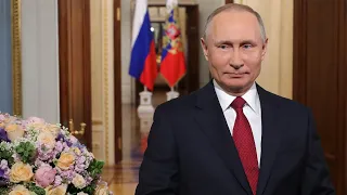 ПУТИН поздравляет с 8 марта маму, бабушку, жену, начальницу по имени