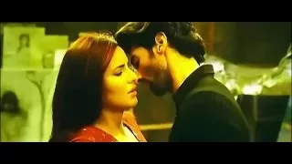 Katrina Kaif Kissing Aditya Roy Kapoor in Fitoor movie