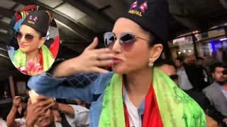 Sunny Leone kathmandu airport नेपाली ढाका टोपि लगाएर सन्नी लियोनी नेपाल आइन् || Sunny Leone In Nepal