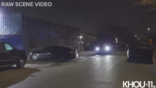 Raw video: Security guard shot, killed in game room robbery, police say