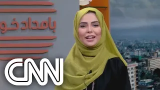Após invasão do Talibã, programa de TV afegão é retomado com âncora mulher | CNN PRIME TIME