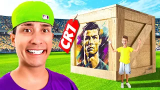 Compramos a MAIOR Caixa Misteriosa de FUTEBOL do CRISTIANO RONALDO #CR7