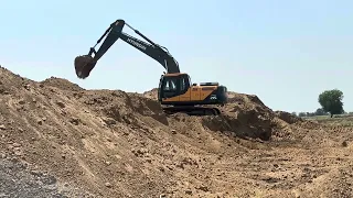 Hyundai R215 working at Sand mines #excavator #trending #viral #hyundai #ytshorts #jcb #automobile