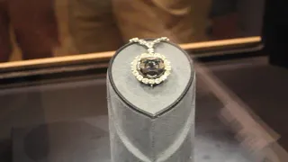 The Hope Diamond Curse. The Blue Diamond that Glows Red! Truth or Fiction?