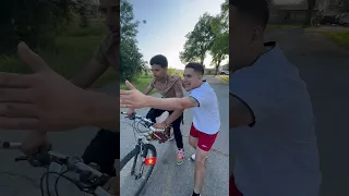 How different parents teach their kids how to ride a bike 😂￼ #comedy #shorts