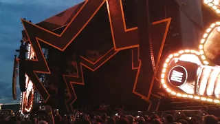 Robbie Williams - Praha, Letiště Letňany 19.8.2017 - Intro (Eminem)