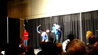 "mortal kombat costume contest fight"