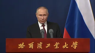 «Ткнул пальцем в интернет, и перевод пошел!»: Владимир Путин призвал учить язык для понимания души