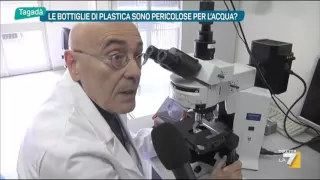 Le bottiglie di plastica sono pericolose per l'acqua?