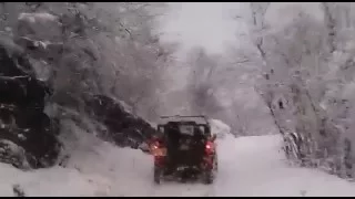 Land rover Defender 300 tdi e toyota hzj71 sulla neve