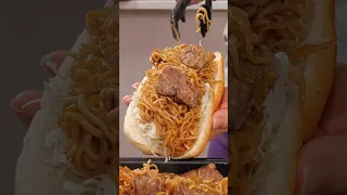 stir-fried noodles sandwich 🍜🥪